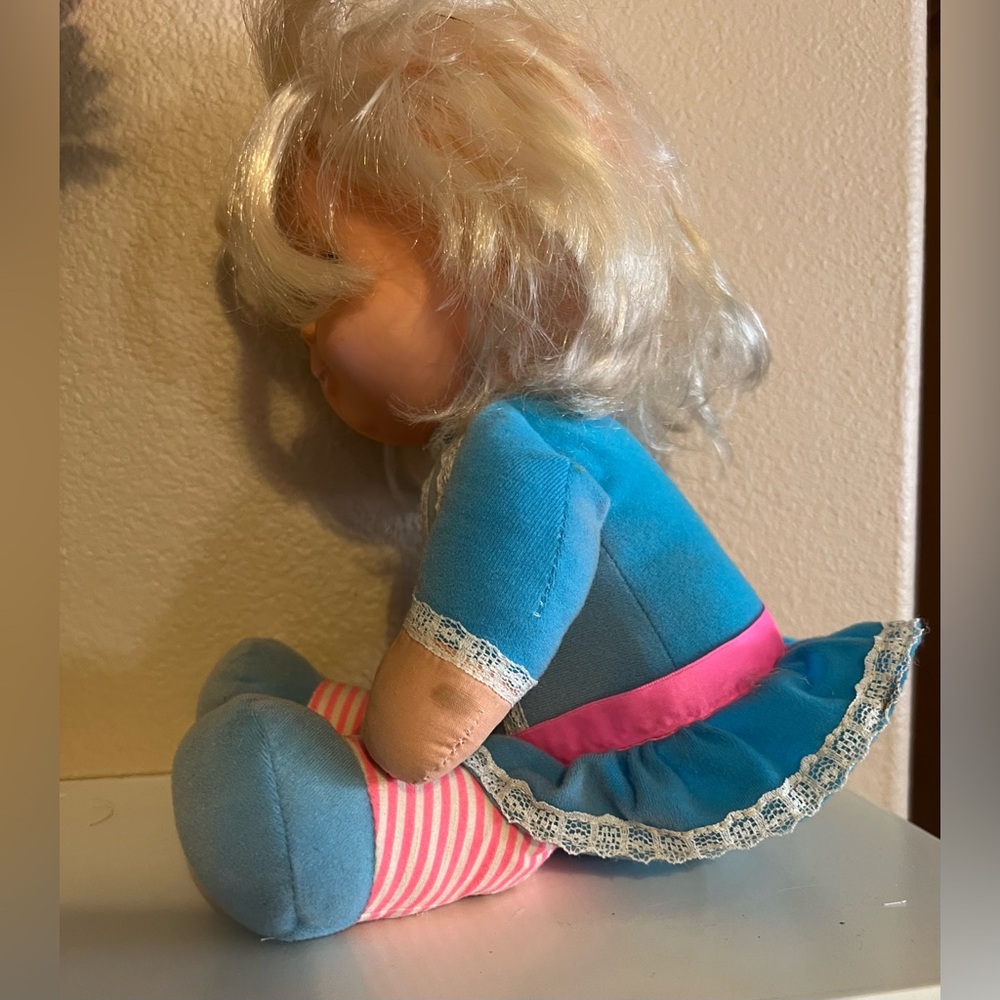 1977 Mattel Hug Me Doll - Picture 4 of 6